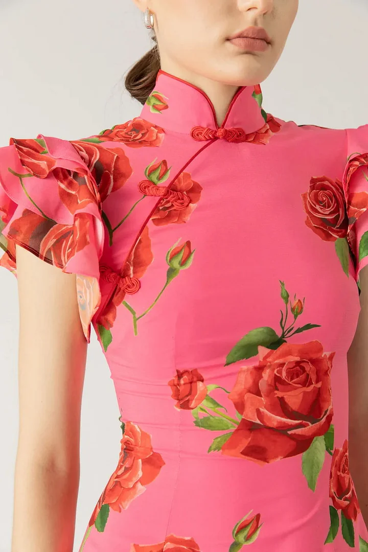 Vestido largo estilo cheongsam con mangas acampanadas y estampado floral de rosas