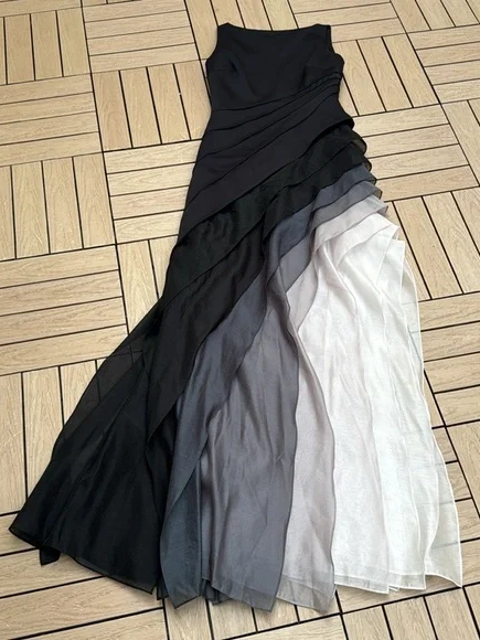 Vestido largo con diseño en cascada y degradado de tul